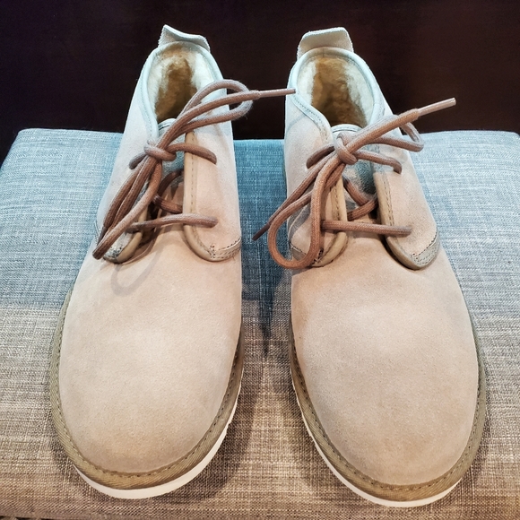 UGG - Picture 2 of 6